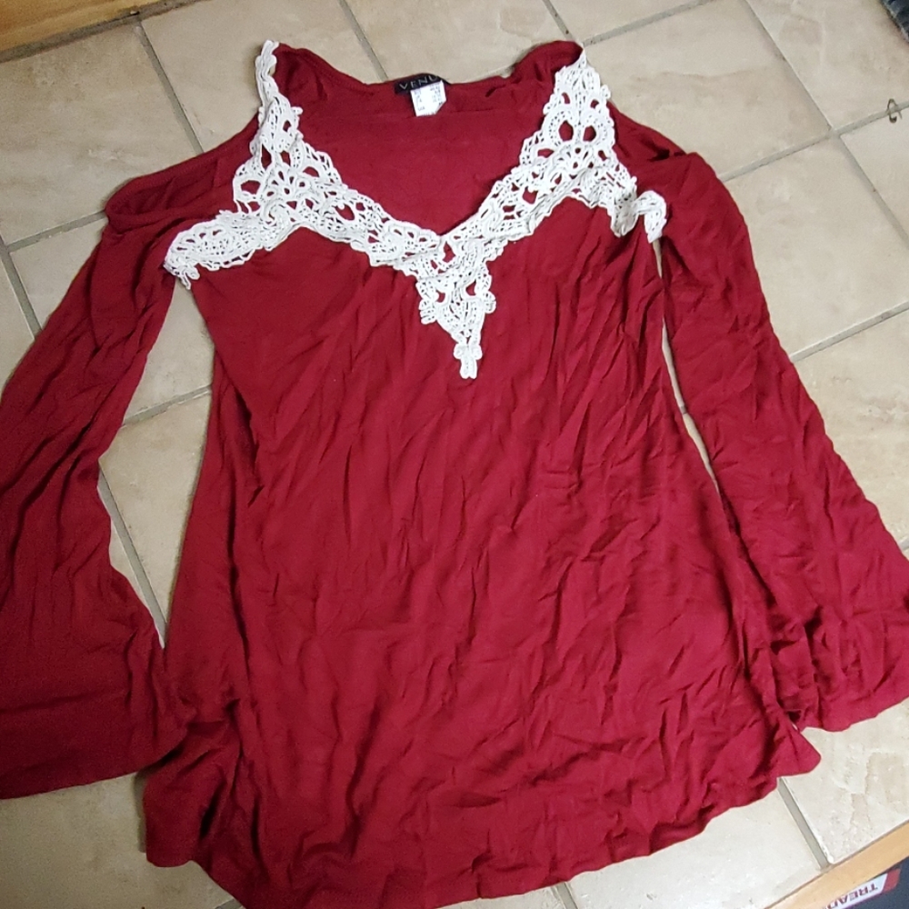 NWT  Venus Cold Shoulder Top XS